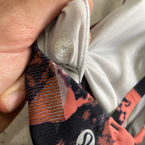 NWOT Lululemon Energy Bra Size 4 - Picture 3 of 3